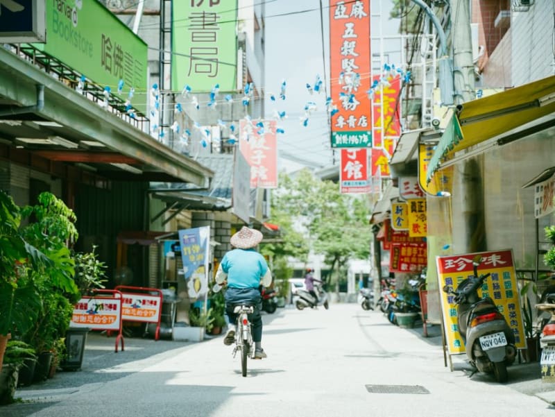 浪漫臺三線在小鎮中、水圳裡、步道上......用不同的創作輕輕地把台三線上的美好曬起。