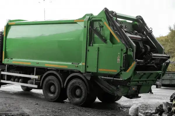 Best Waste Management Truck Tires for Fleets: Cut Costs & Improve Efficiency