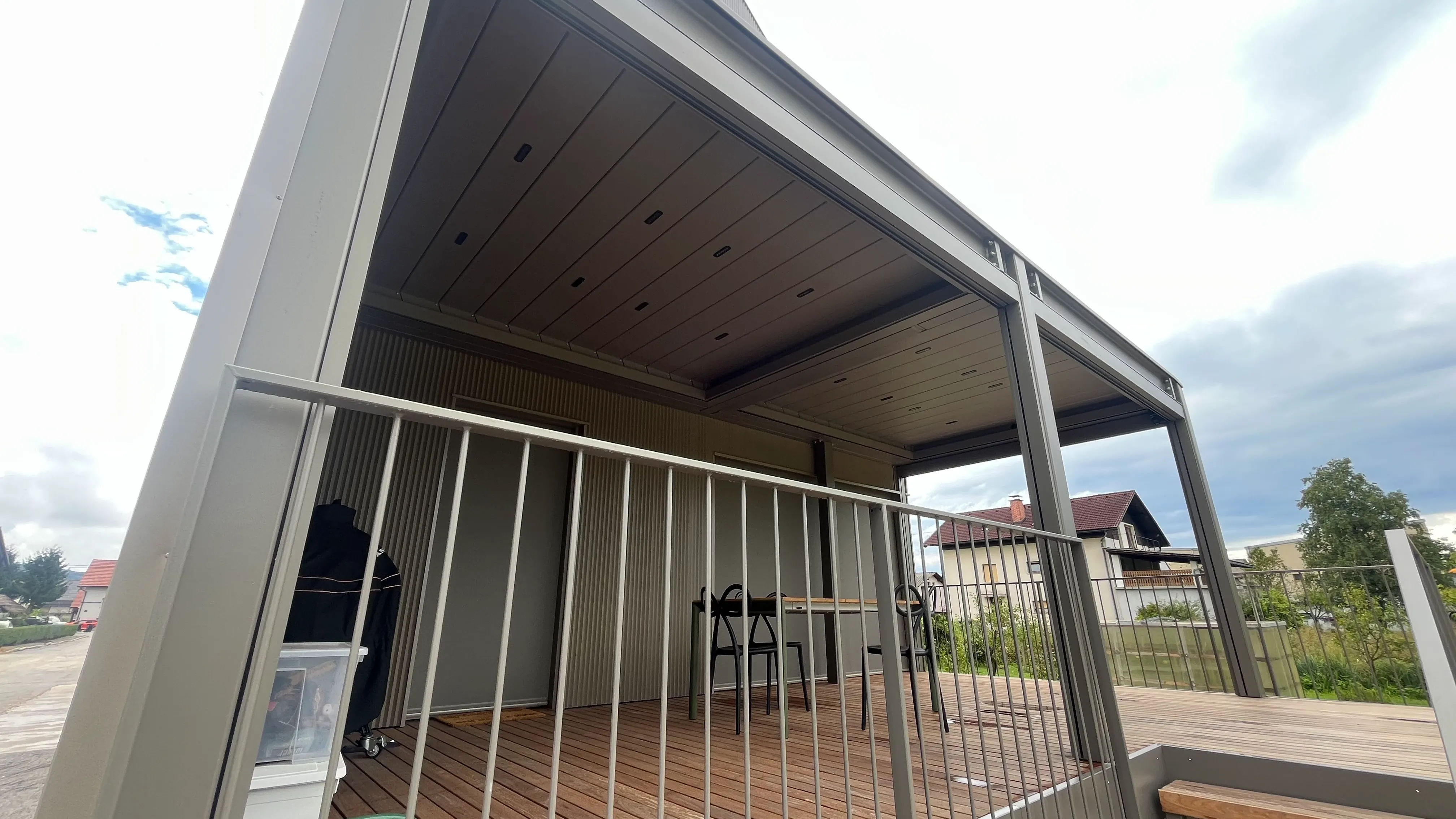 Objekt LJ: Dvojna pergola Sun Winner S500 v predpripravljeni konstrukciji (2025) | SOLIMAT
