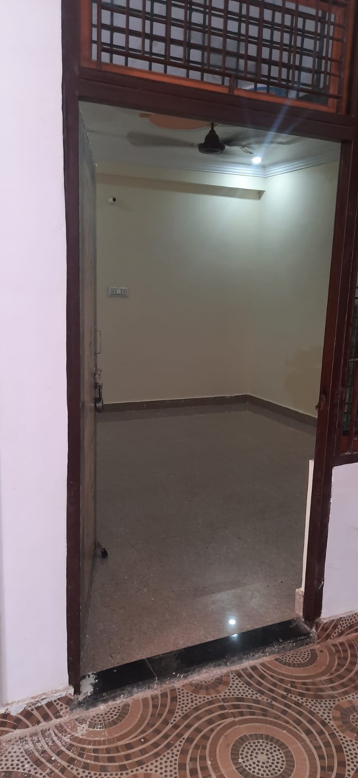 1 Singh Room available - 1 Room and shared washroom with small family in Bara sirohi kanpur, photo 2