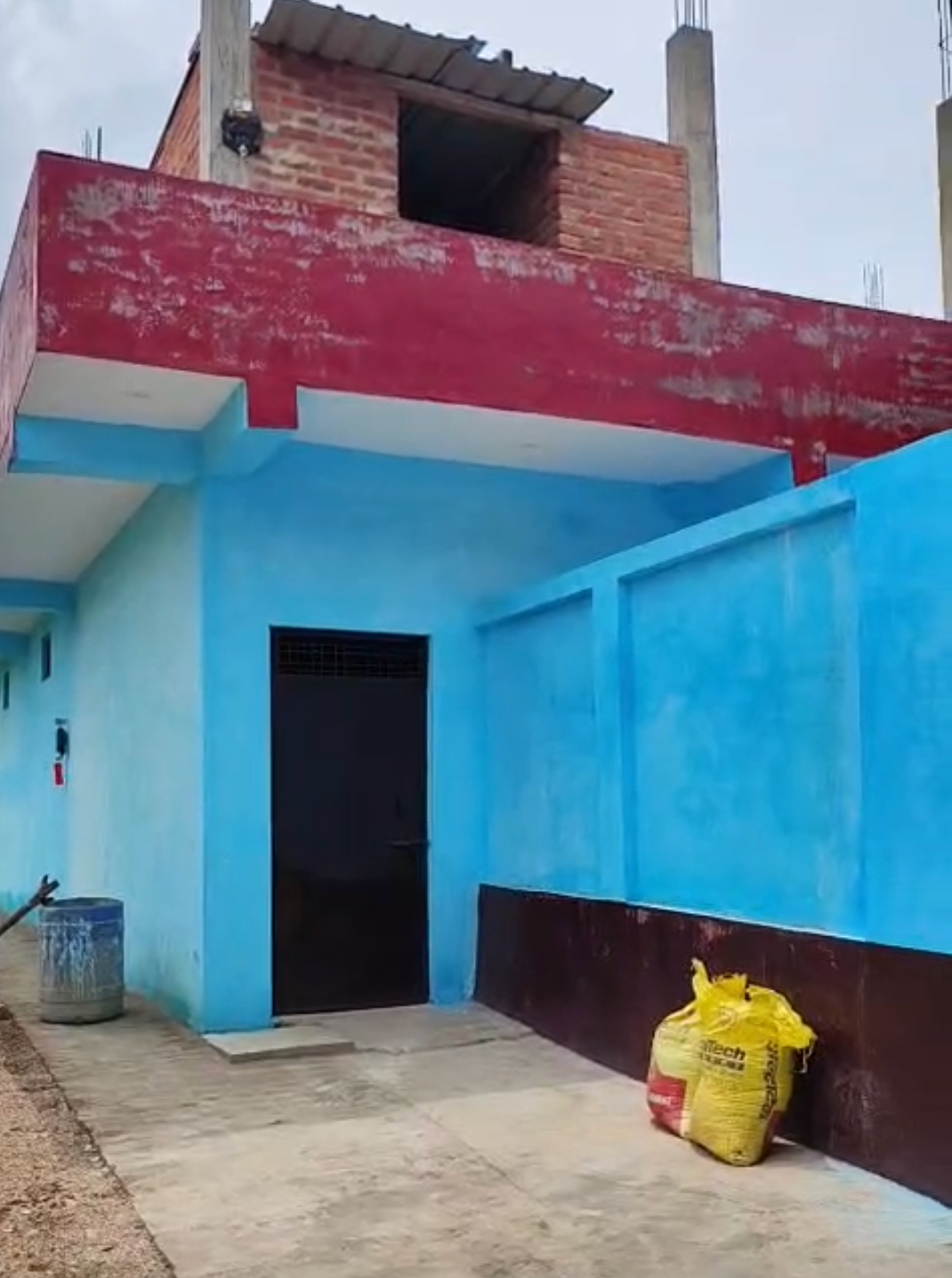 Semi Furnished single Room - room for rent in Rooma kanpur nagar near axis college, Allen house college and KIT college.