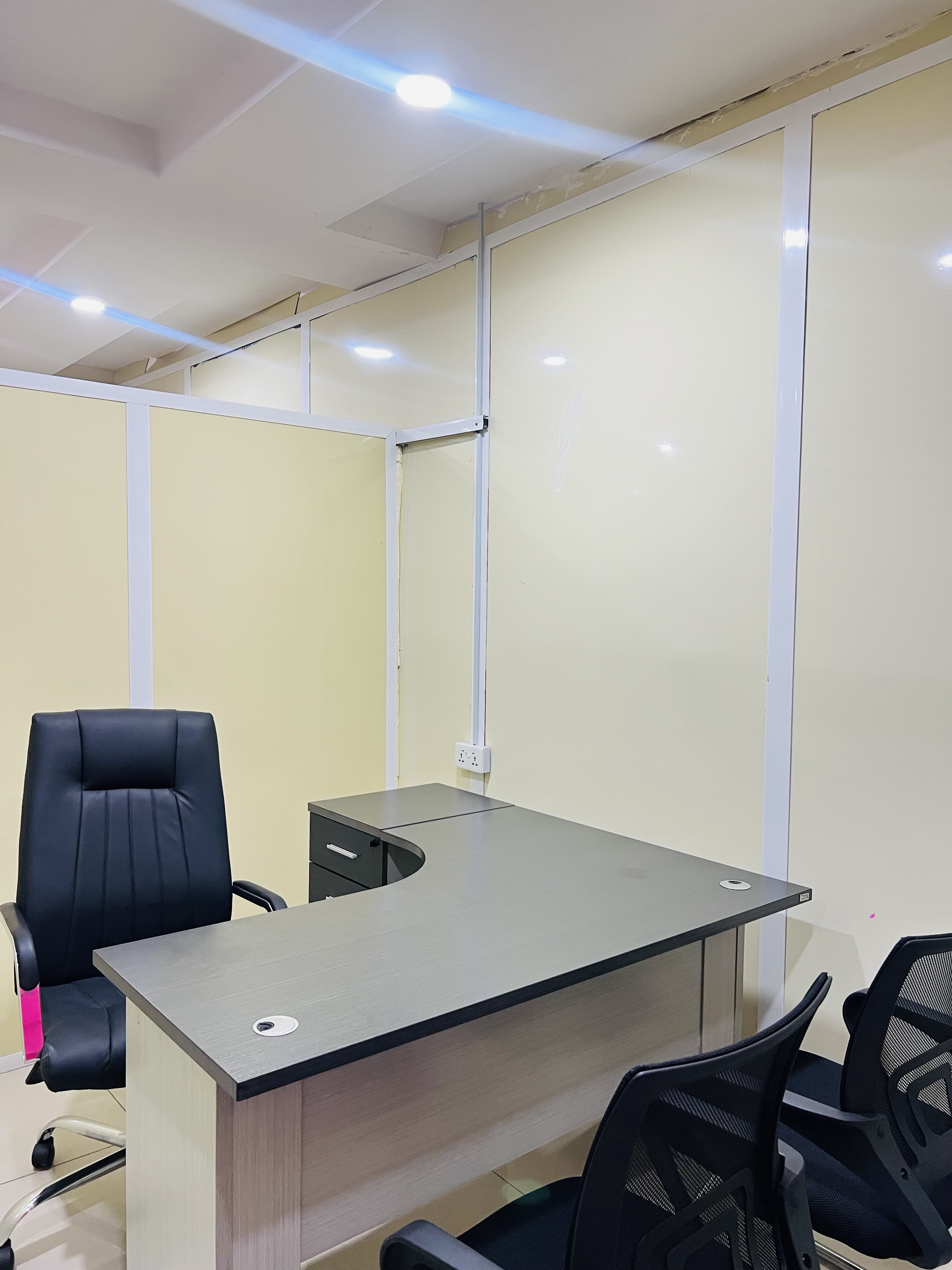 Private Desk