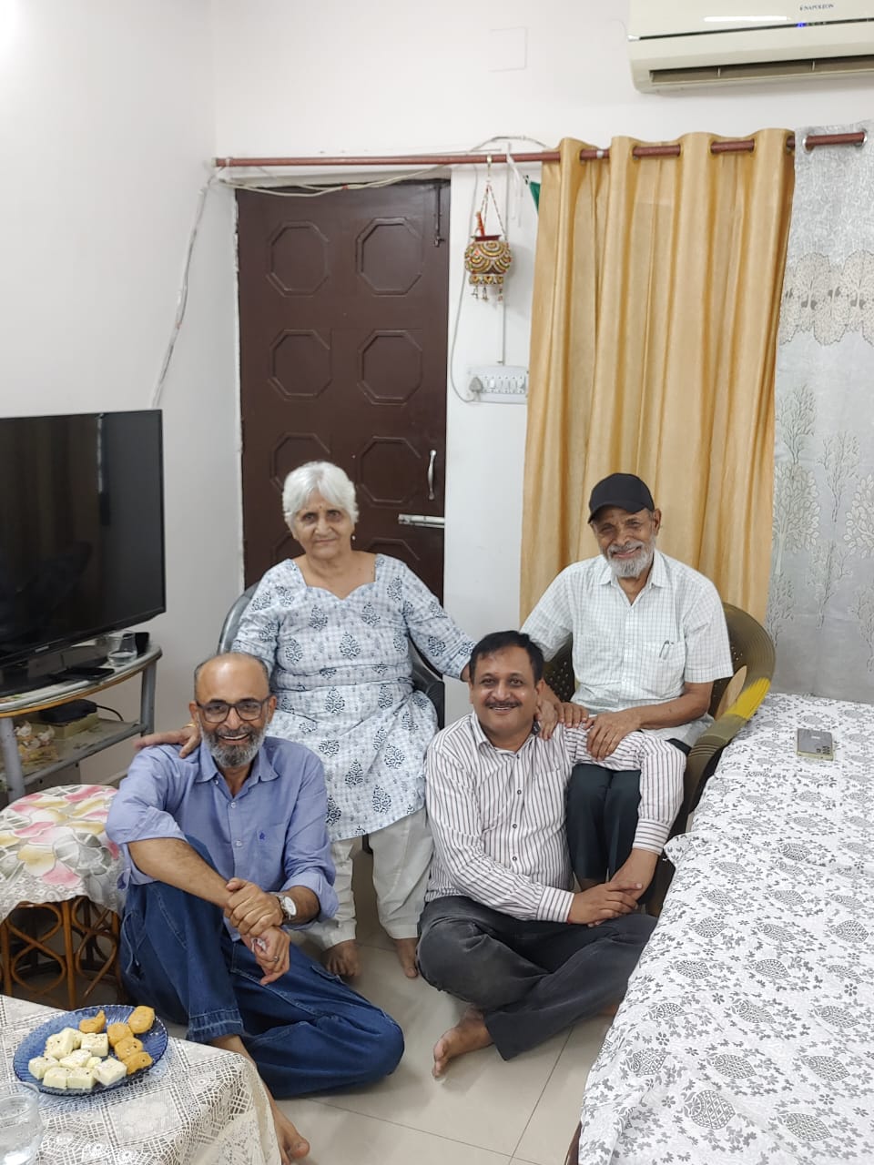 Mr. Vinay Chawla and Mr. Vismay Chawla Met Dr. Y. A. Kawade Sir and Dr. Lomte Madam at Their Ghaziabad Residence