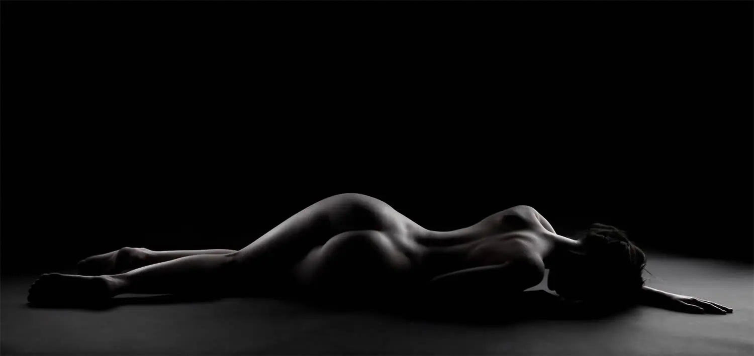Daisy a sexy nairobi raha bitch ready to be fucked and give a massage