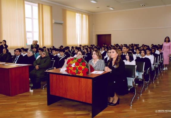 “Şuşanın 270 anı” bədii-sənədli filminin 53 nömrəli məktəbdə təqdimatı olub