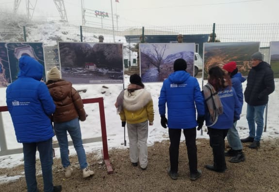 Ekokönüllülərin aksiya keçirdiyi ərazidə fotosərgi təşkil olunub (FOTO)
