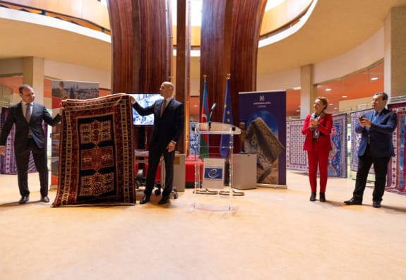 Avropa Şurasının mənzil-qərargahında Azərbaycan xalçalarının sərgisi keçirilir