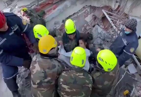 FHN-in xilasediciləri tərəfindən 37 nəfər dağıntılar altından sağ çıxarılıb