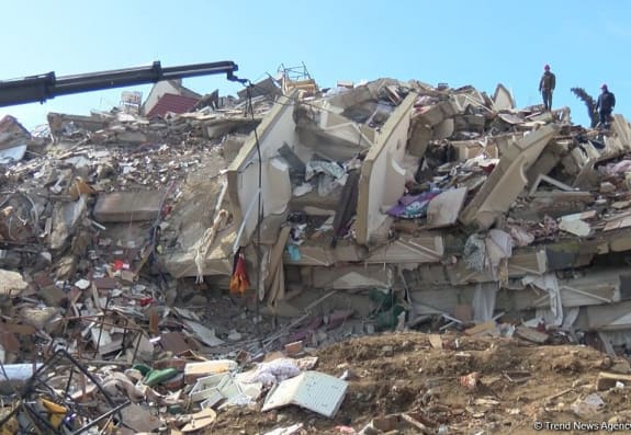 FHN xilasediciləri Türkiyədə 45 nəfəri dağıntılar altından sağ çıxarıb