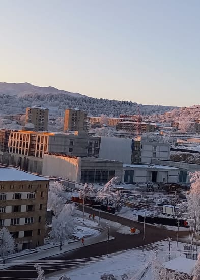 Şuşa ağ örpəyə bürünüb