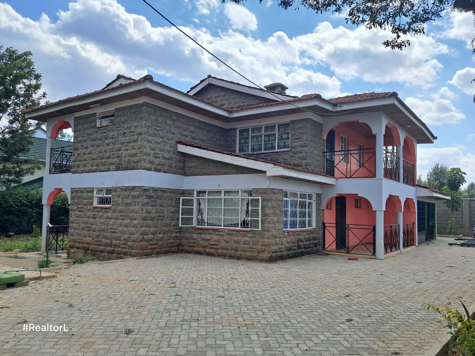 Living area of 5 Bedroom Fully Furnished Airbnb in Kitengela Milimani