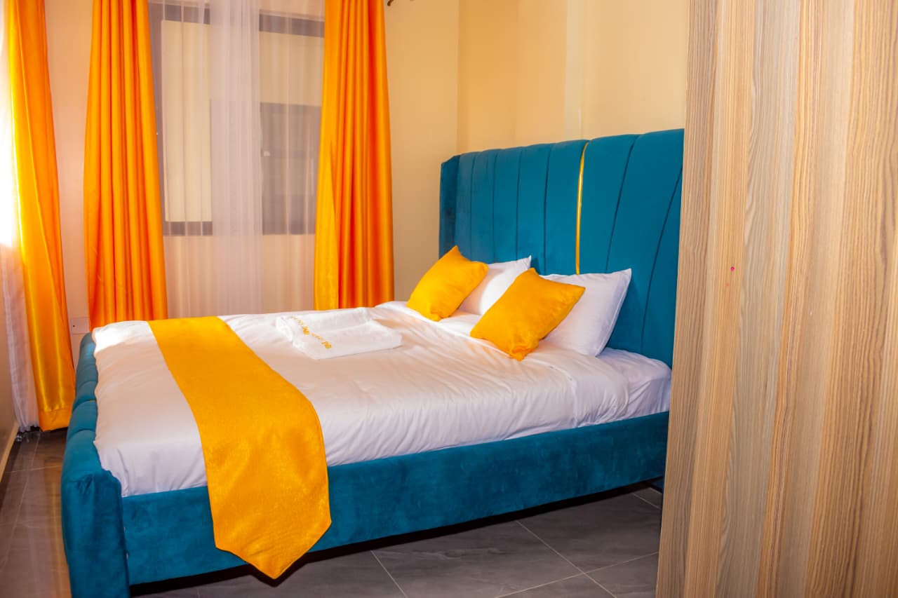 Master bedroom of Executive 1‑Bedroom Airbnb Along Namanga Road (Quiver Lounge Area), Kitengela