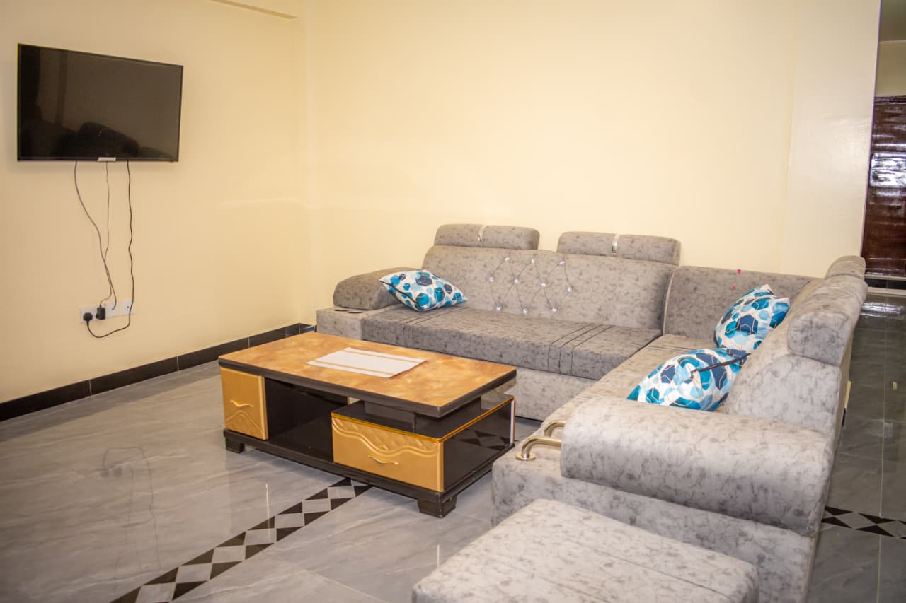 Master bedroom of Executive 3‑Bedroom Airbnb Along Namanga Road (Quiver Lounge Area), Kitengela