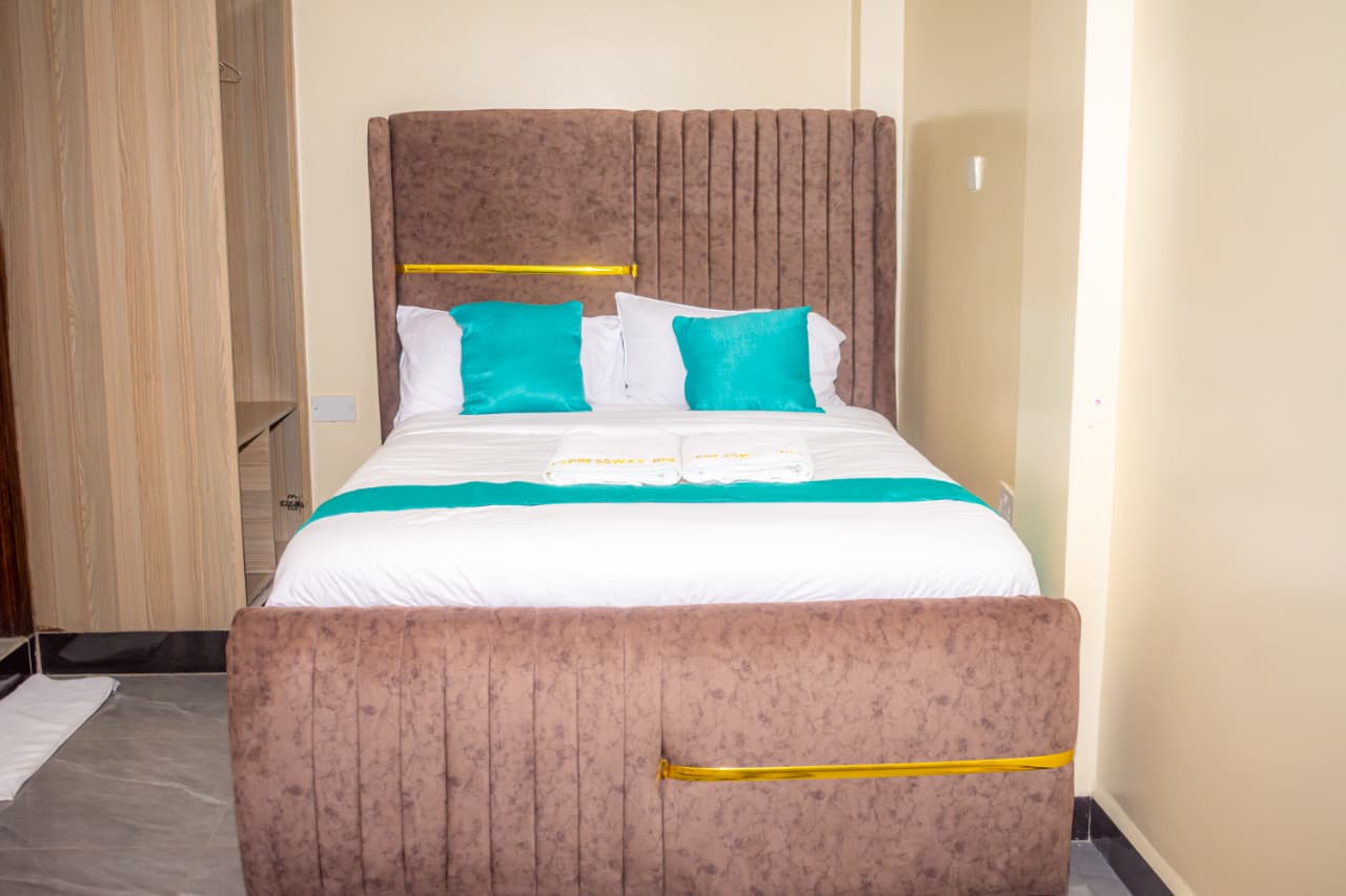 Master bedroom of Cozy Studio Airbnb Along Namanga Road (Quiver Lounge Area), Kitengela