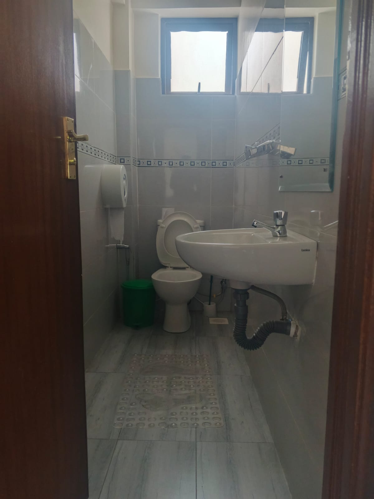 Bathroom of Comfortable 1‑Bedroom Airbnb Along Namanga Road (Quiver Lounge Area), Kitengela
