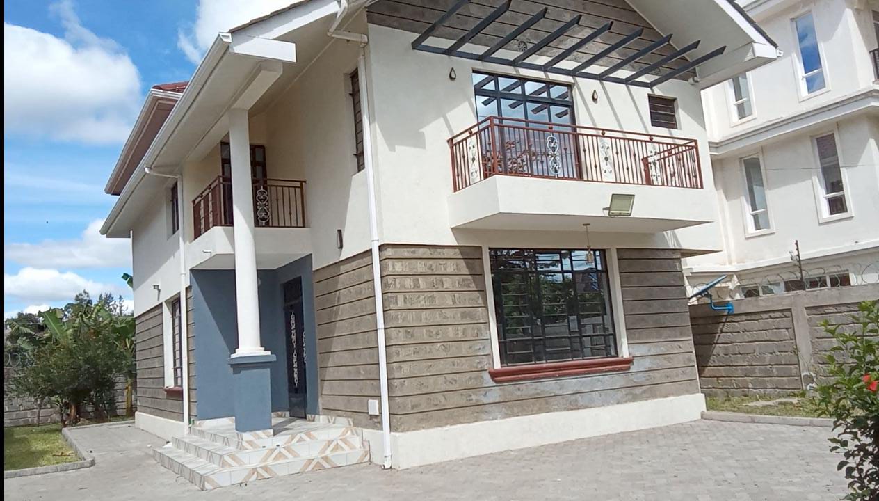 Living area of Spacious 4 Bedroom House + DSQ to Let in Yukos, Kitengela – Police Sacco Area, Own Compound