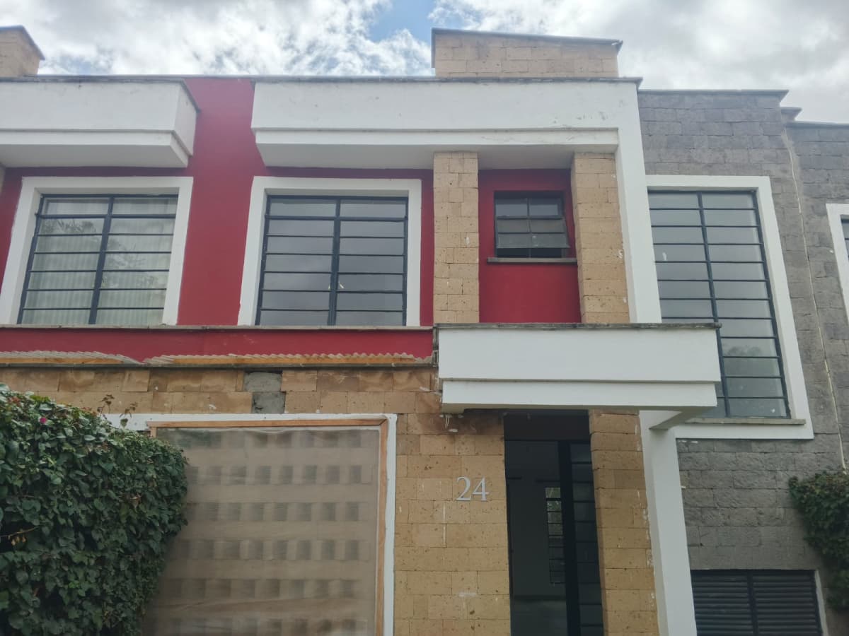 Living area of 3 Bedroom Maisonette with Master Ensuite for Rent in Yukos, Kitengela