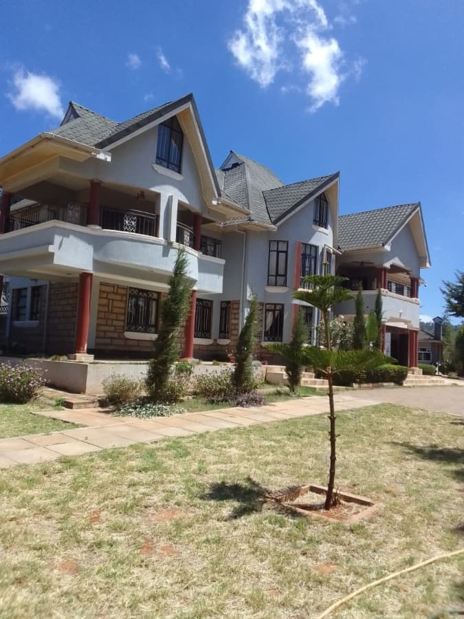 Living area of 4 Bedroom Bungalow on Sale