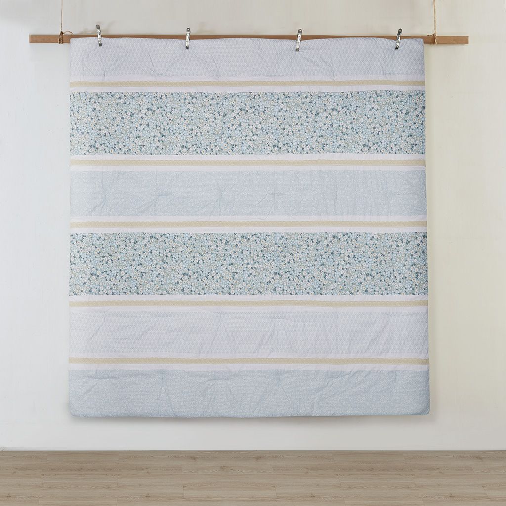 A Fully Styled Aqua Bed in One Box — 5-Piece Seersucker Comforter Set, view 7