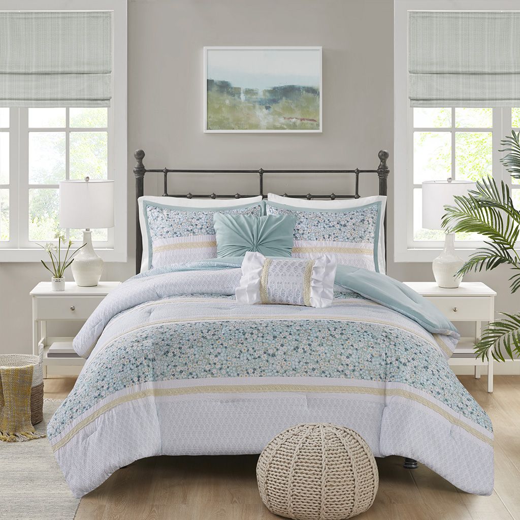 A Fully Styled Aqua Bed in One Box — 5-Piece Seersucker Comforter Set