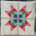 Woollypetals Starfy quilt with red star and colorful center block