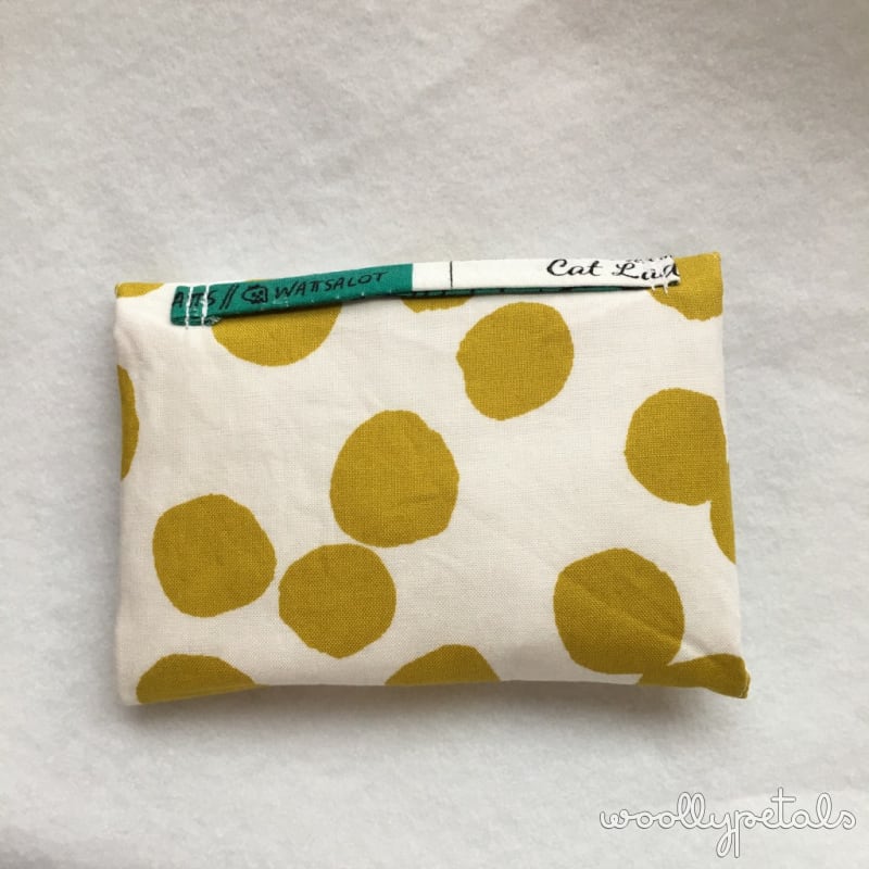 Woollypetals.com - Kitty supply pouch backside