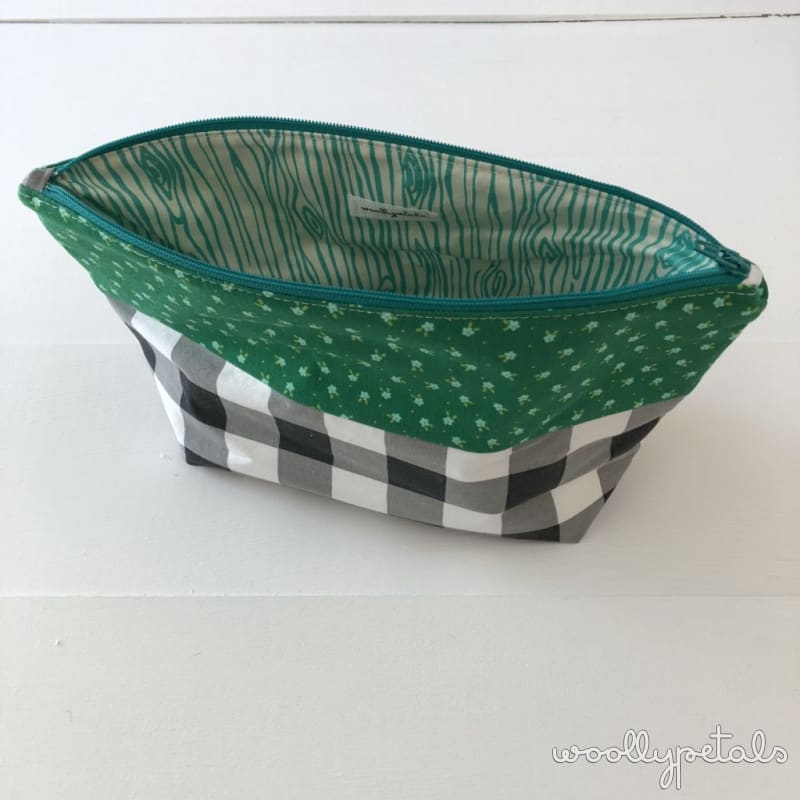 woollypetals - zippered pouch