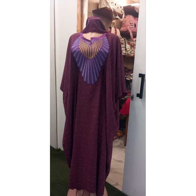 Photo de Robe boubou longue violette brodée