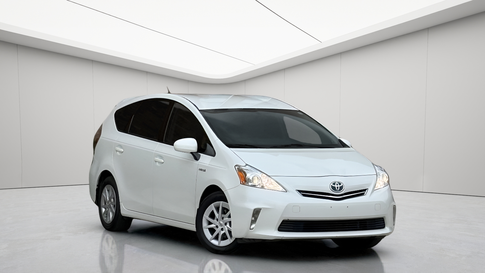 2014 Toyota Prius v Five