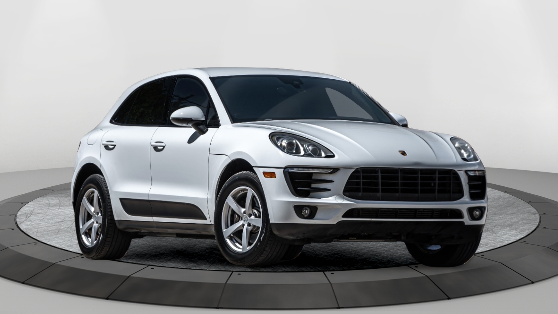 2017 Porsche Macan Base's photo