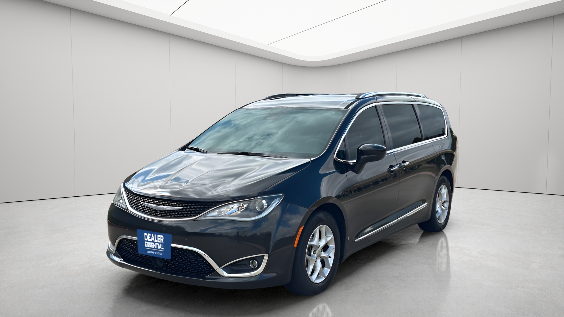 2017 Chrysler Pacifica Touring-L Plus's photo