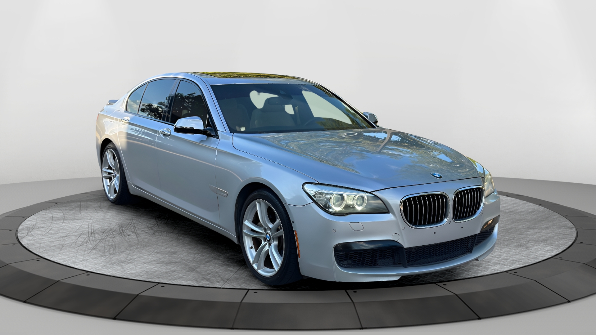 2013 BMW 7 Series 750i's photo