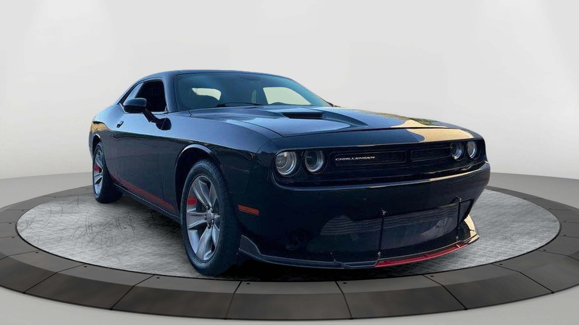 2016 Dodge Challenger SXT's photo