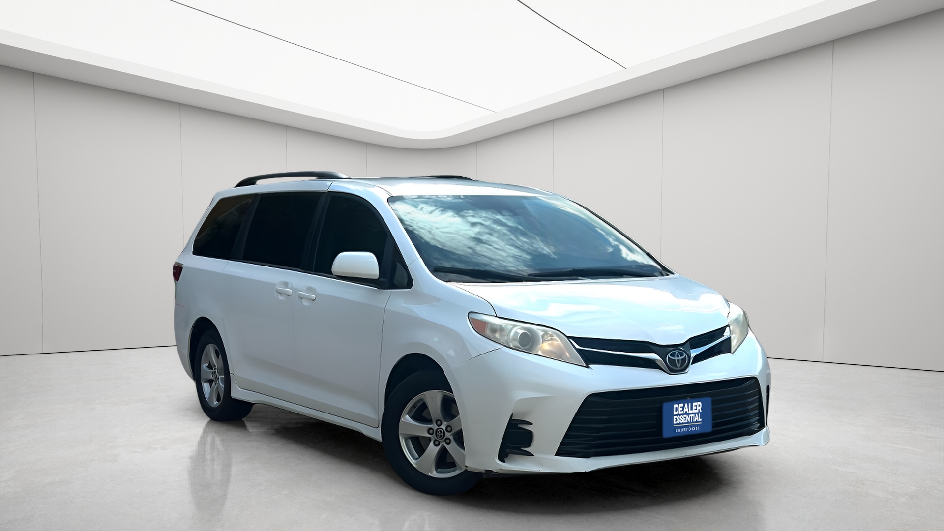 2018 Toyota Sienna LE's photo