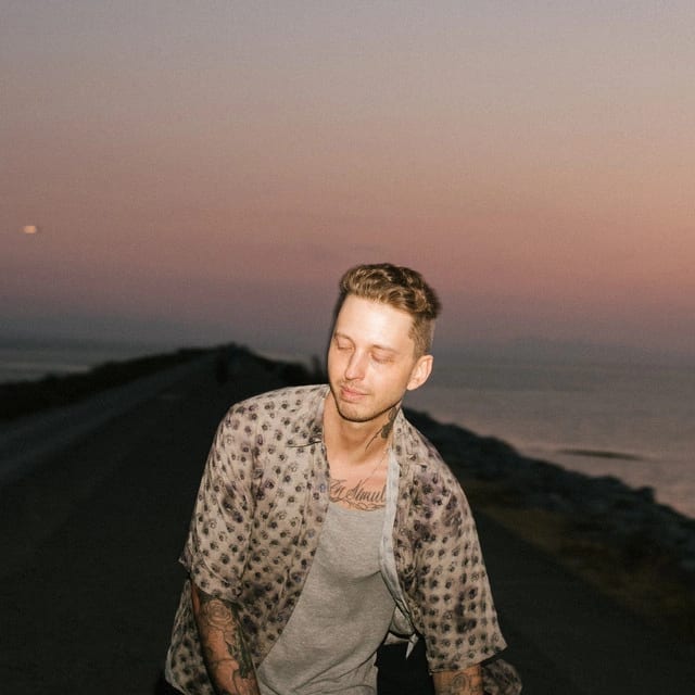 Ekali background