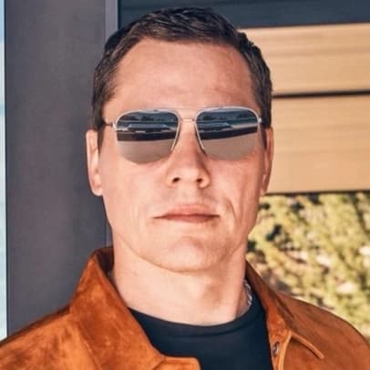 Tiësto background