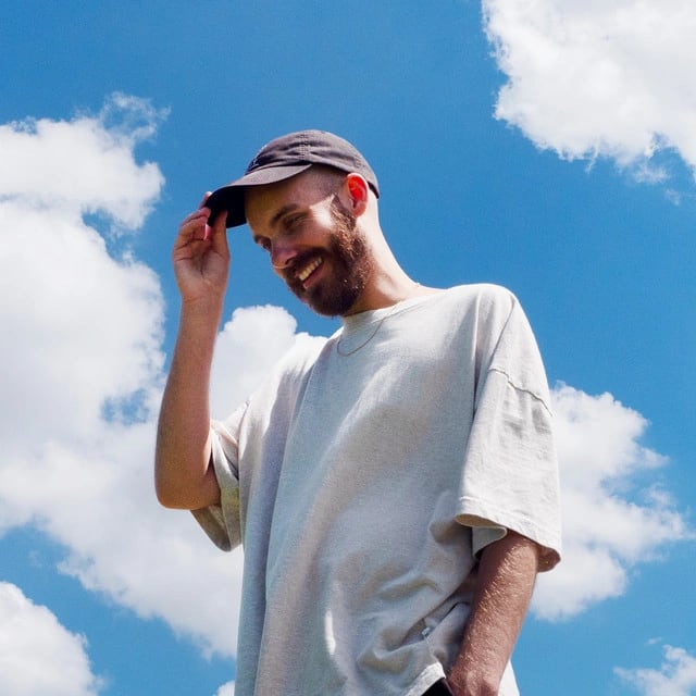 San Holo background