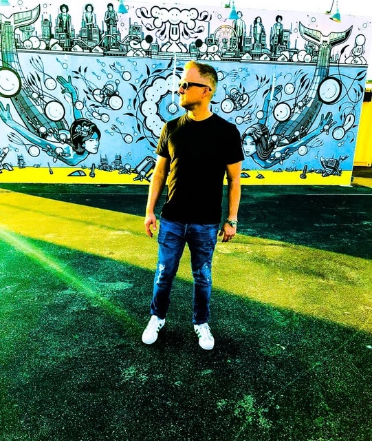 Robbie Rivera background