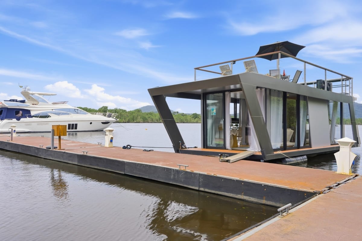 F10 - Boat House 