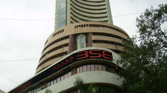 Sensex 829 अंक चढ़ा, Nifty 23,100 के पार: Jio IPO और ट्रेड डील की उम्मीद से रैली