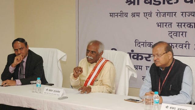 पहली नौकरी वालों को EPFO से ₹15,000: पात्रता के 5 नियम, दो किस्तों में मिलेगा पैसा