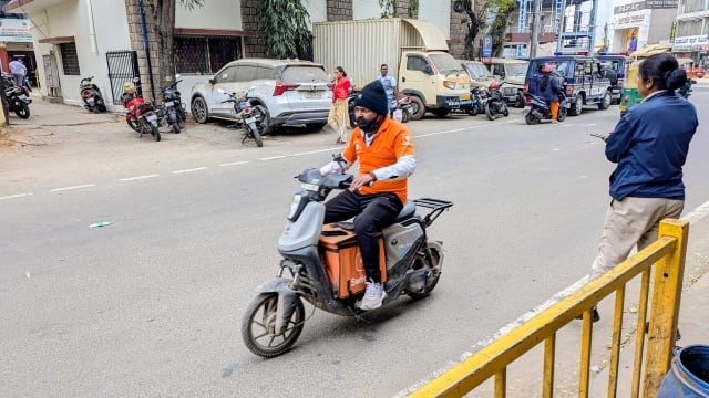 Swiggy का घाटा घटकर ₹922 करोड़, रेवेन्यू 36% बढ़ा — Q2 FY27 नतीजों की 5 बड़ी बातें