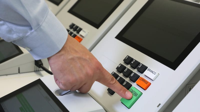 ब्राजील में राष्ट्रपति चुनाव का दूसरा दौर, मुकाबला बराबरी पर