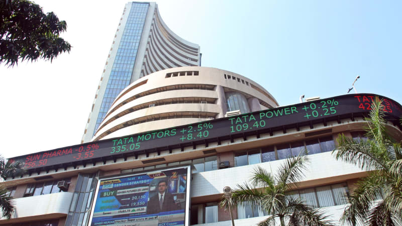 Sensex 308 अंक चढ़ा, Nifty 23,053 पर बंद