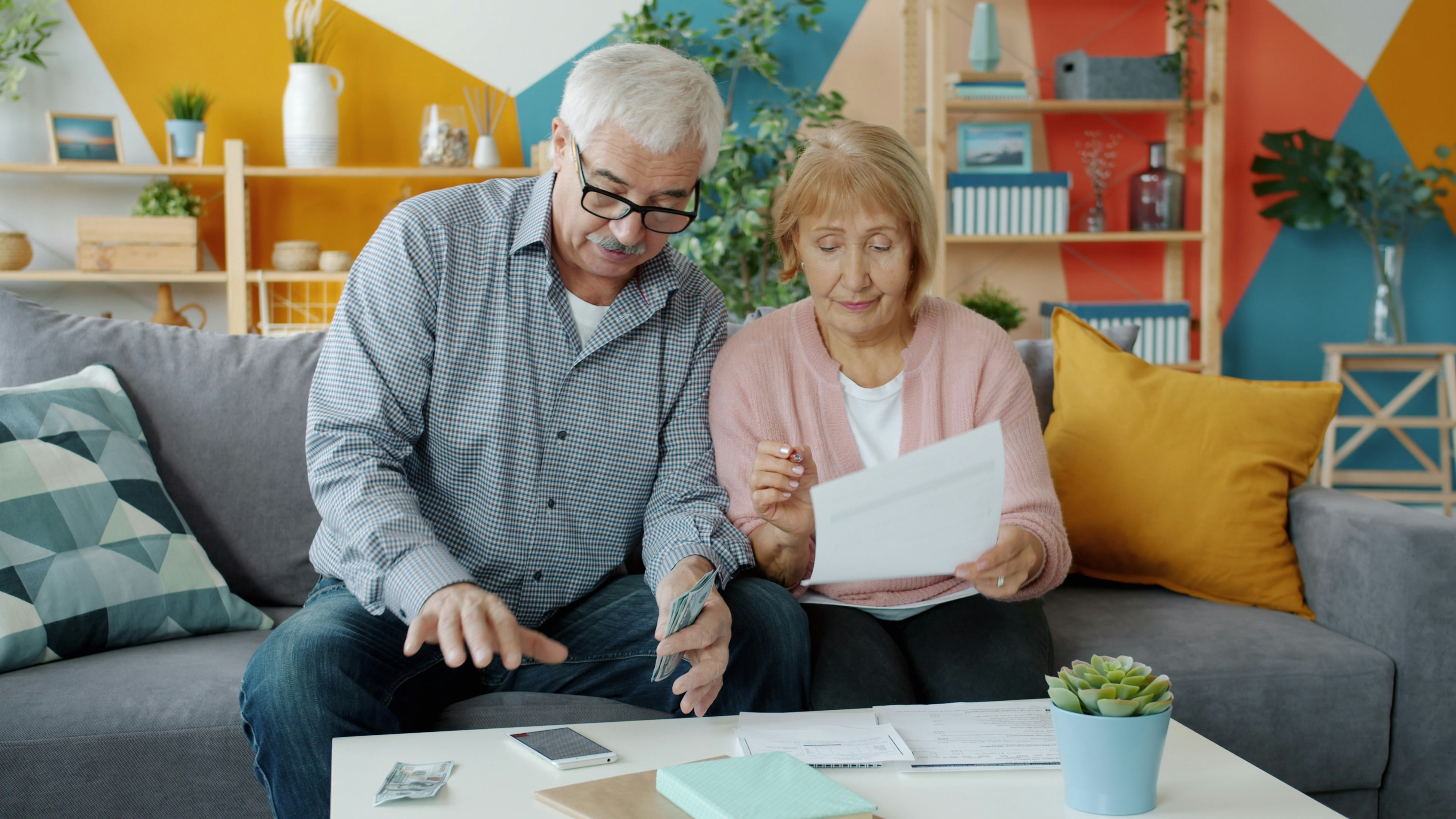 TFSA vs. RRSP in Retirement: Which Should You Draw From First?