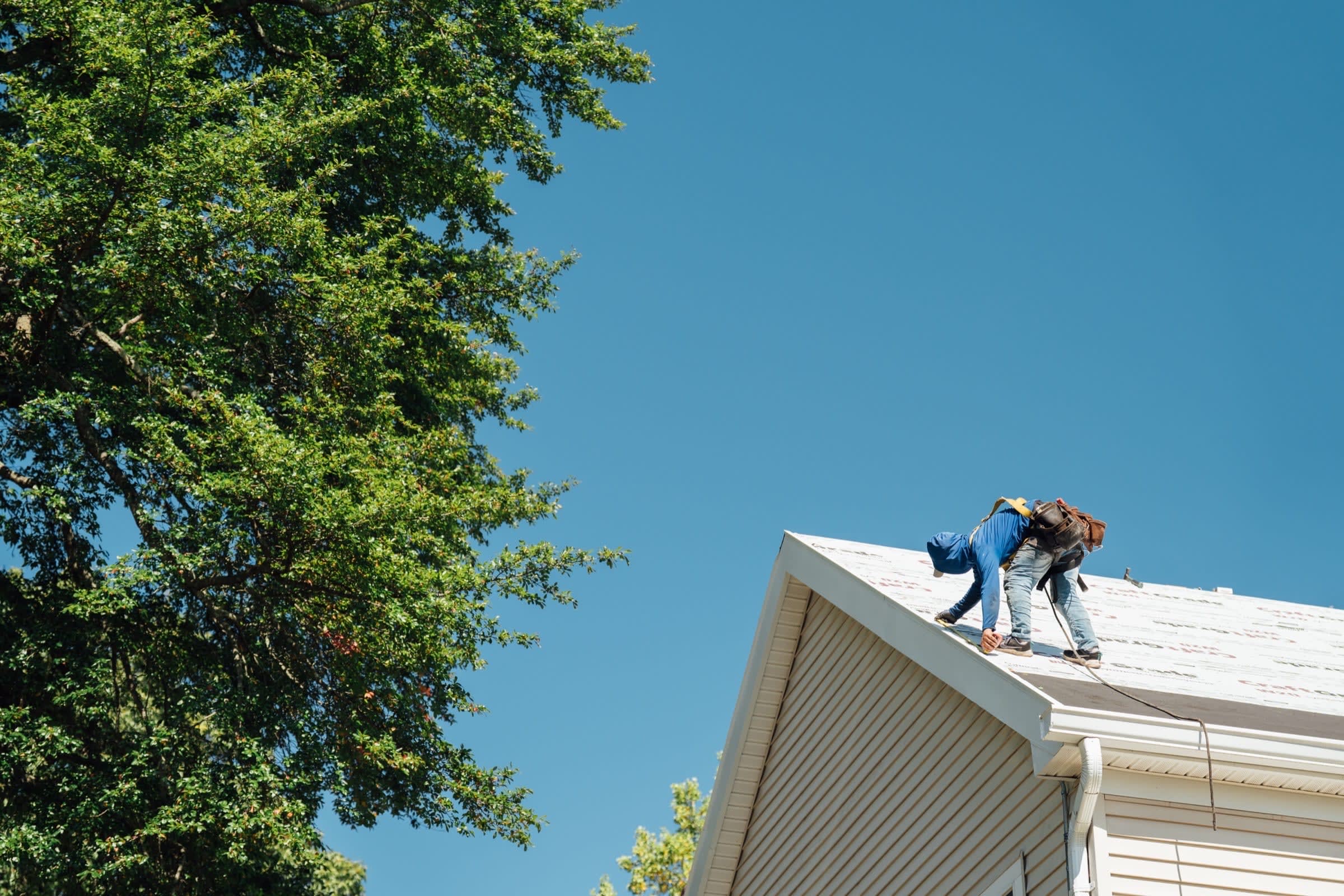 Remi roofing team