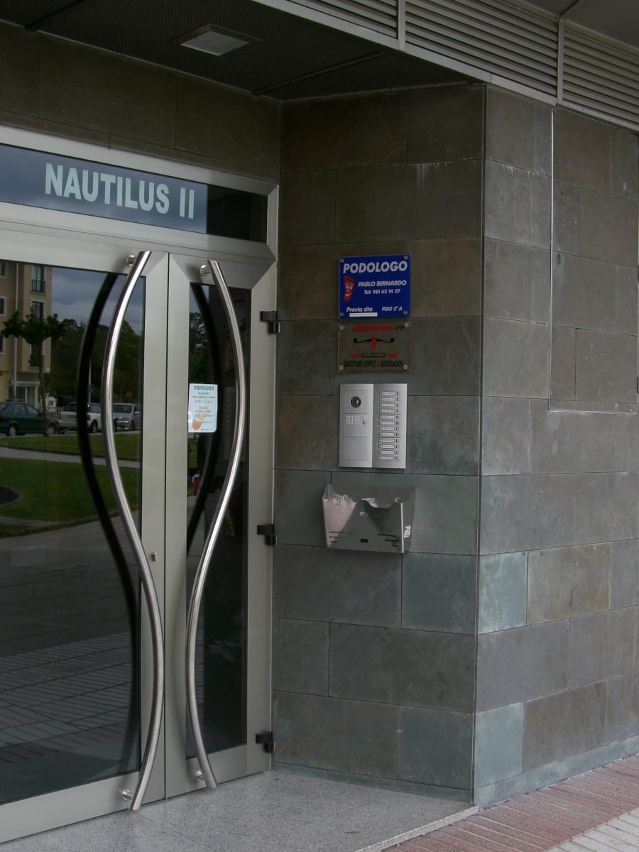 Fachada del edificio de la clínica