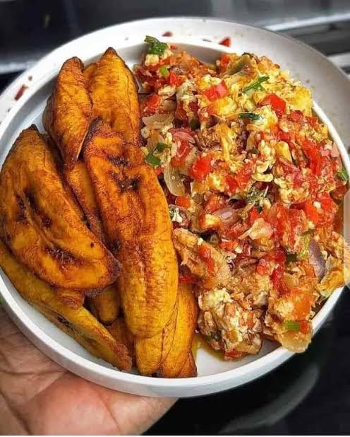 Fried plantains and egg sauce