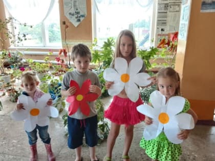 В Грачёвском СДК прошла игровая программа "Мы живём в гостях у лета".