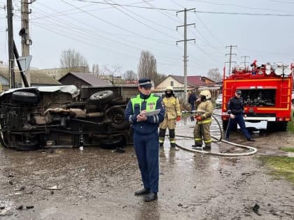 В столкновении "УАЗа" и "Шанса" пострадали три человека. Видео